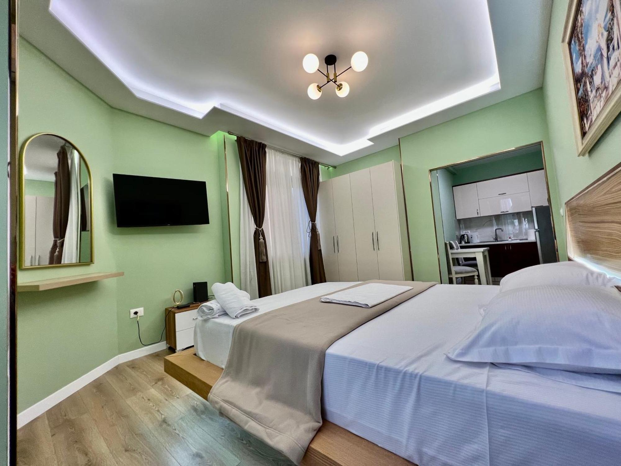 Spiranca Luxury Suites Тирана Номер фото